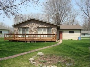 364 S 5th St, Winneconne, WI 54986