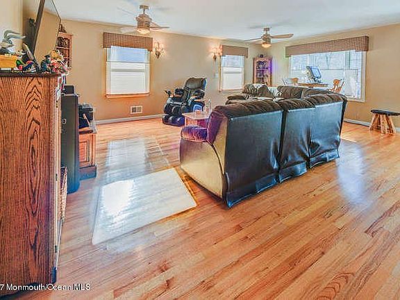 239 Orchard Ave Belford NJ-small-009-2-9