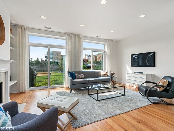 4th image of 1830 N Winchester Ave APT 104