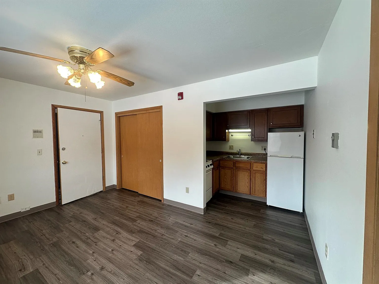 Apex Apartments — Photo 2