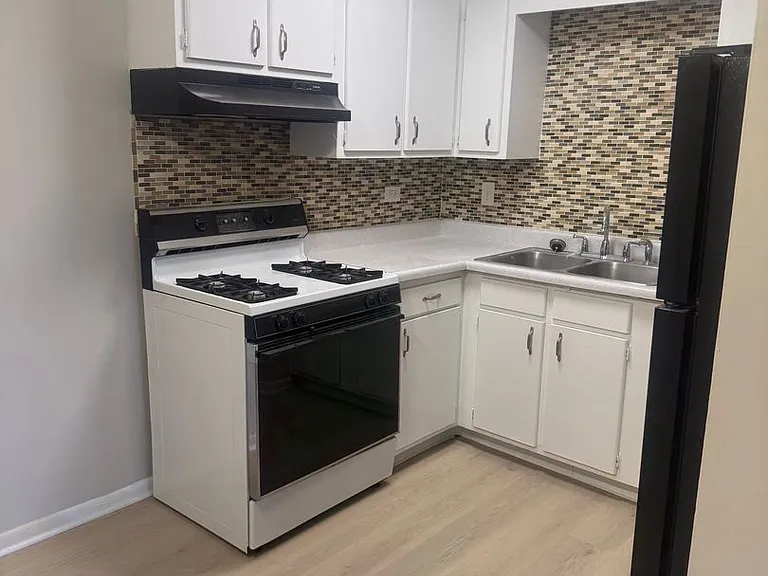 Colonial — Photo 15
