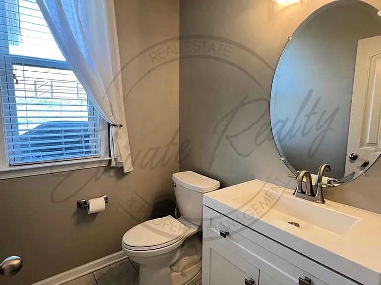 1676 Stonewater Dr — Photo 5