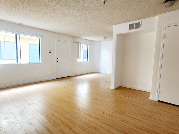 1631 W 219th St #108