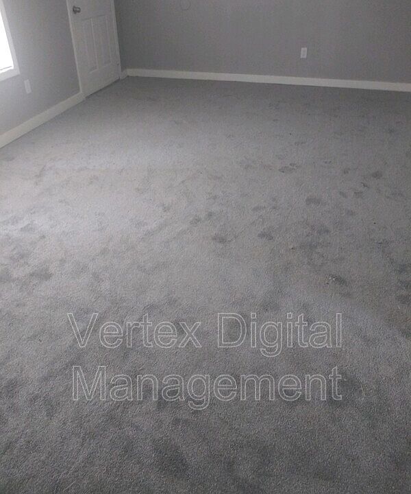 2nd image of 1043 Whitaker Dr APT 8