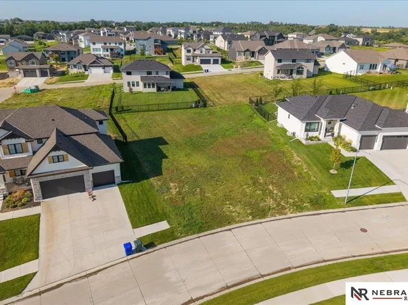 17007 Emma St, Bennington, NE 68007