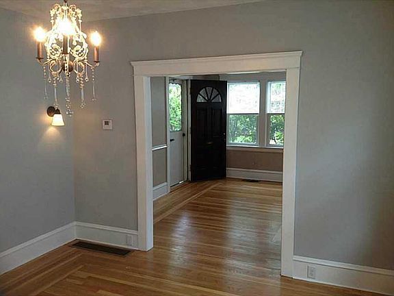 4th image of 140 Olney Ave