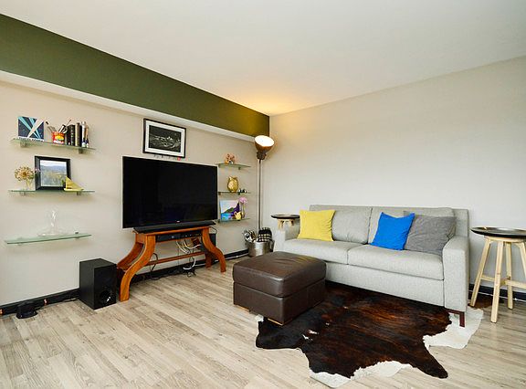 4th image of 4960 N Marine Dr APT 916