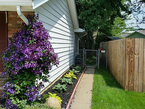3rd image of 111 Edgefield Dr