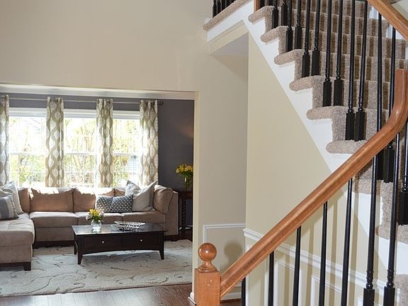 Impressive grand entry foyer!