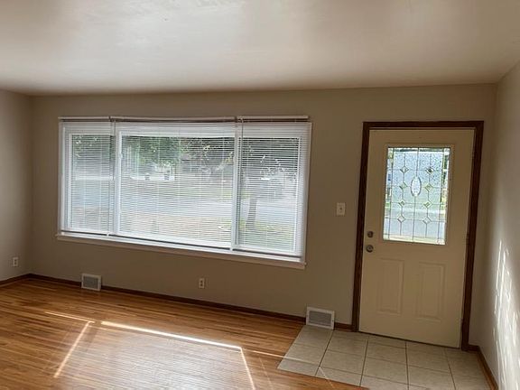 5th image of 719 Sommerville St S Suite A