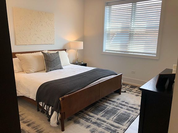 5th image of 3154 N Southport Ave #303
