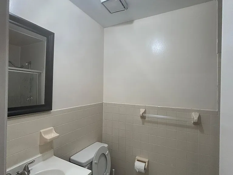 210 Edison Glen Ter — Photo 6