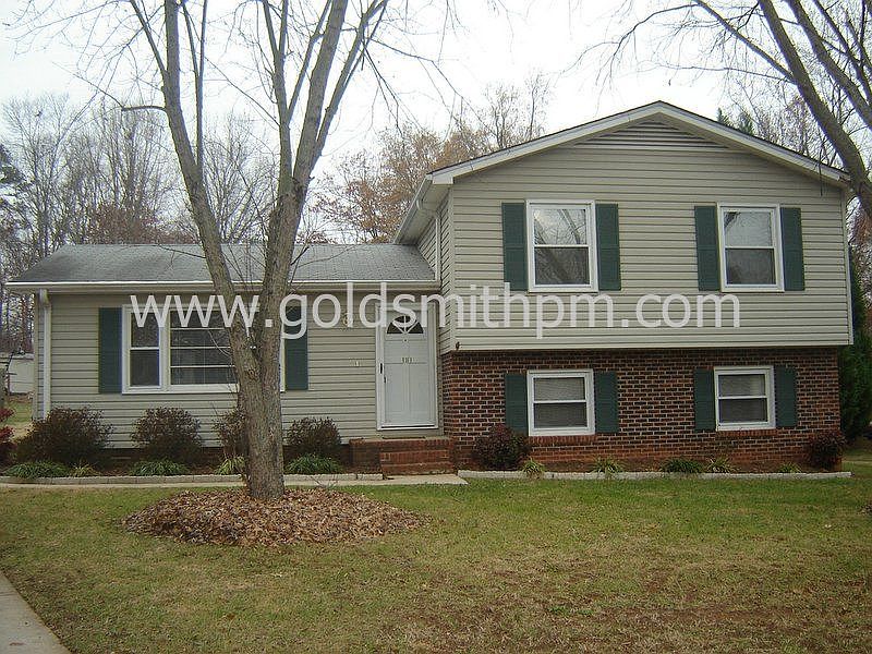 1st image of 110 Larchwood Dr