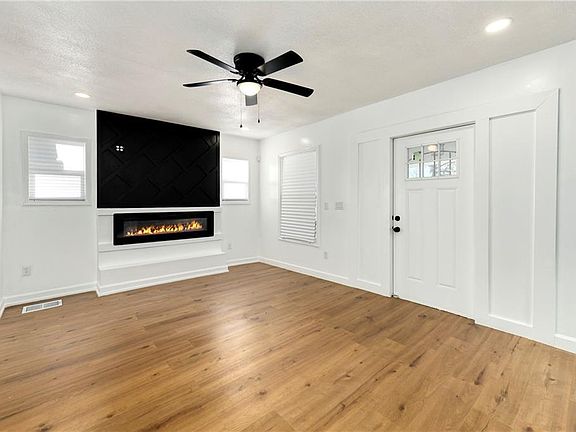3rd image of 3515 Benton Blvd