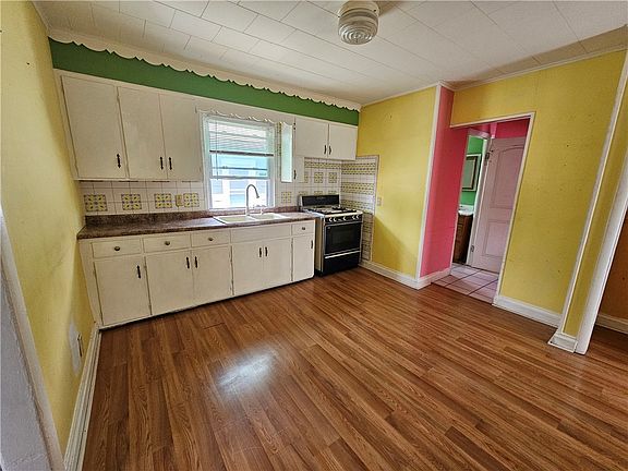 3rd image of 254 Anderson Ave