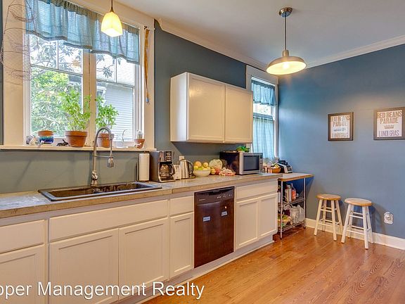 3rd image of 7930 Zimpel St