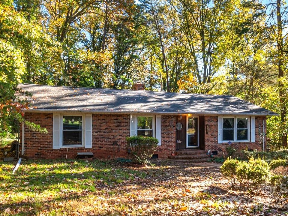 1st image of 7404 Oakwood Ln