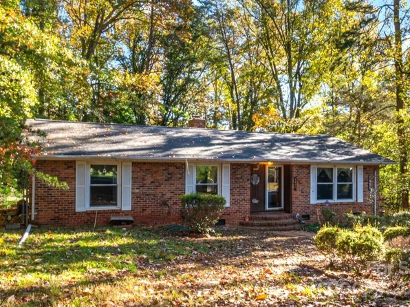 7404 Oakwood Ln, Charlotte, NC 28215