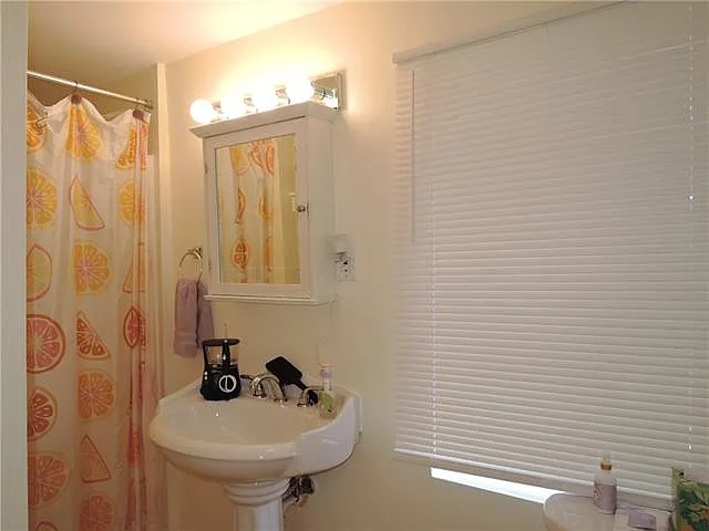 7204 Hickory St #B — Photo 12