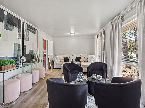 2nd image of 1870 Sandgate Cir