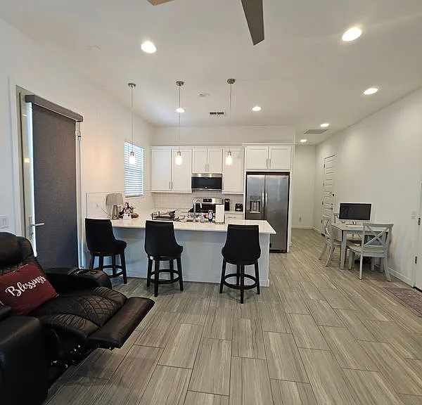 9415 S 39th Dr — Photo 1