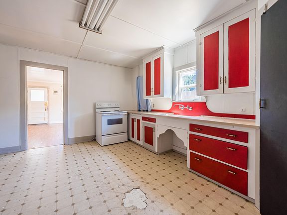 5th image of 4943 SE Keel Ave