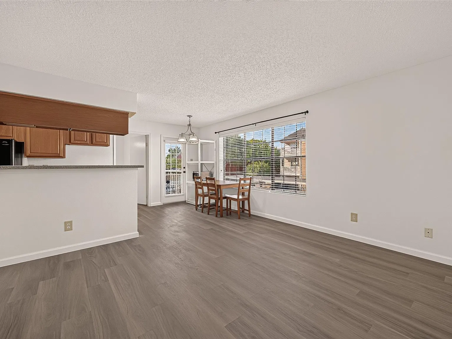 2 bed, 2.0 bath, 952 sqft, $1,350 — Photo 3