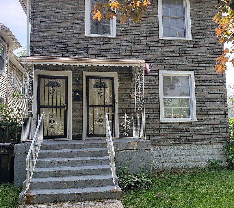 2nd image of 223 S 13th Ave