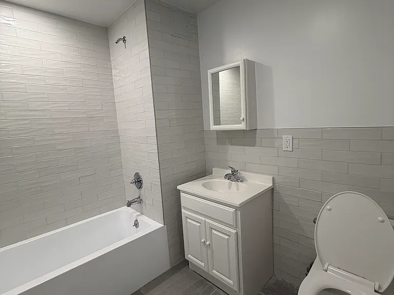 2512 Bronx Park E #A — Photo 18