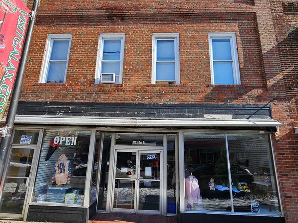 113&111 S Main St, Galax, VA 24333