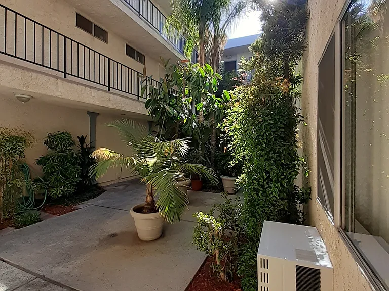 15340 Vanowen St — Photo 4