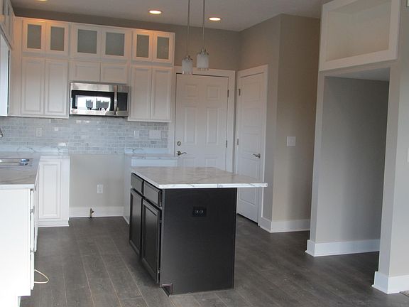 5th image of 553 Oakwood Dr