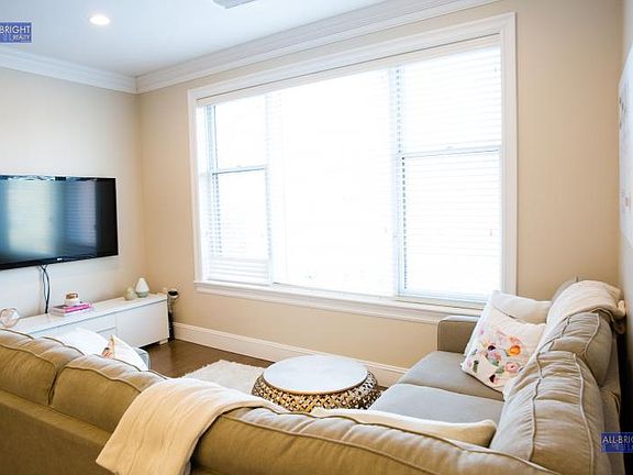 4th image of 20 Englewood Ave APT 305