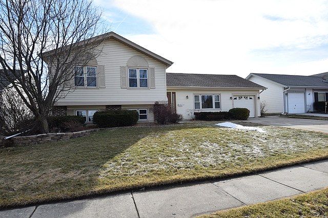 1st image of 5837 E Beverly Cir