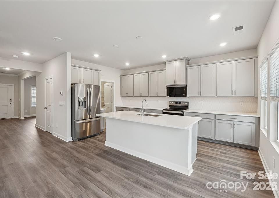1st image of 125 Satchel Ct