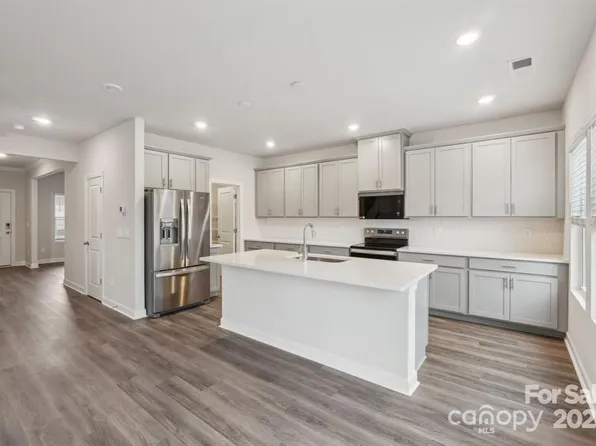 125 Satchel Ct, Mooresville, NC 28115