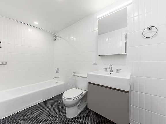 5th image of 561 Amsterdam Ave #6D