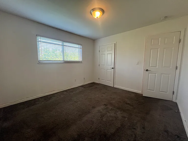 214 Avery Ln #6 — Photo 8