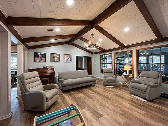 3rd image of 507 Amarillo Dr