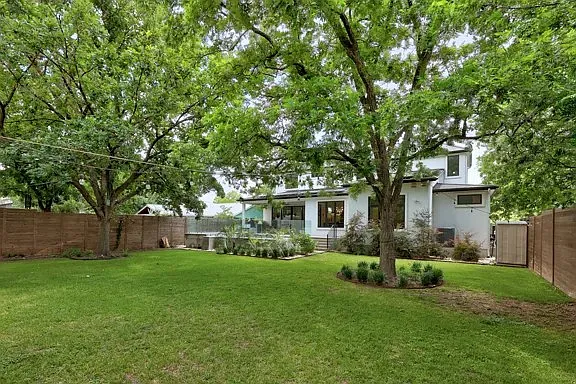 1204 Brentwood St — Photo 41