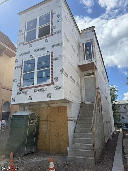 1st image of 565 S 17Th St