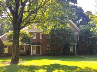 612 Whispering Pines Dr, Pittsburgh, PA