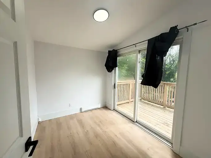 5 bed, 2.0 bath, $700 — Photo 2