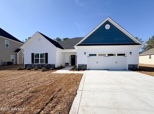 489 Pebble Shore Dr, Sneads Ferry, NC 28460