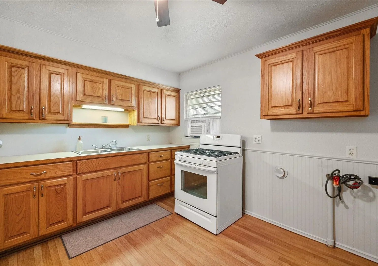 Charming home located in the heart of Corsicana — Photo 4