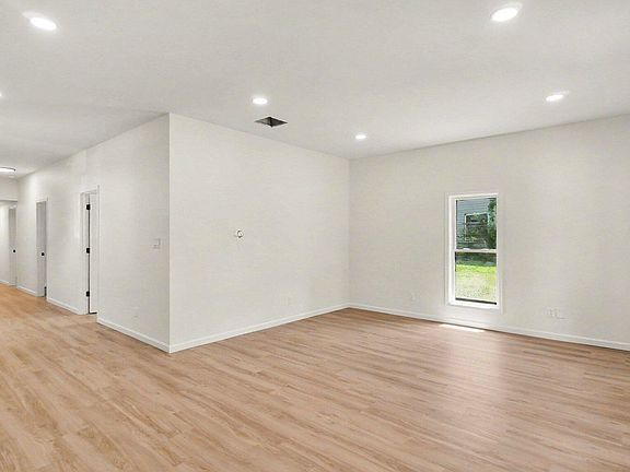 5th image of 170 Macey Ave
