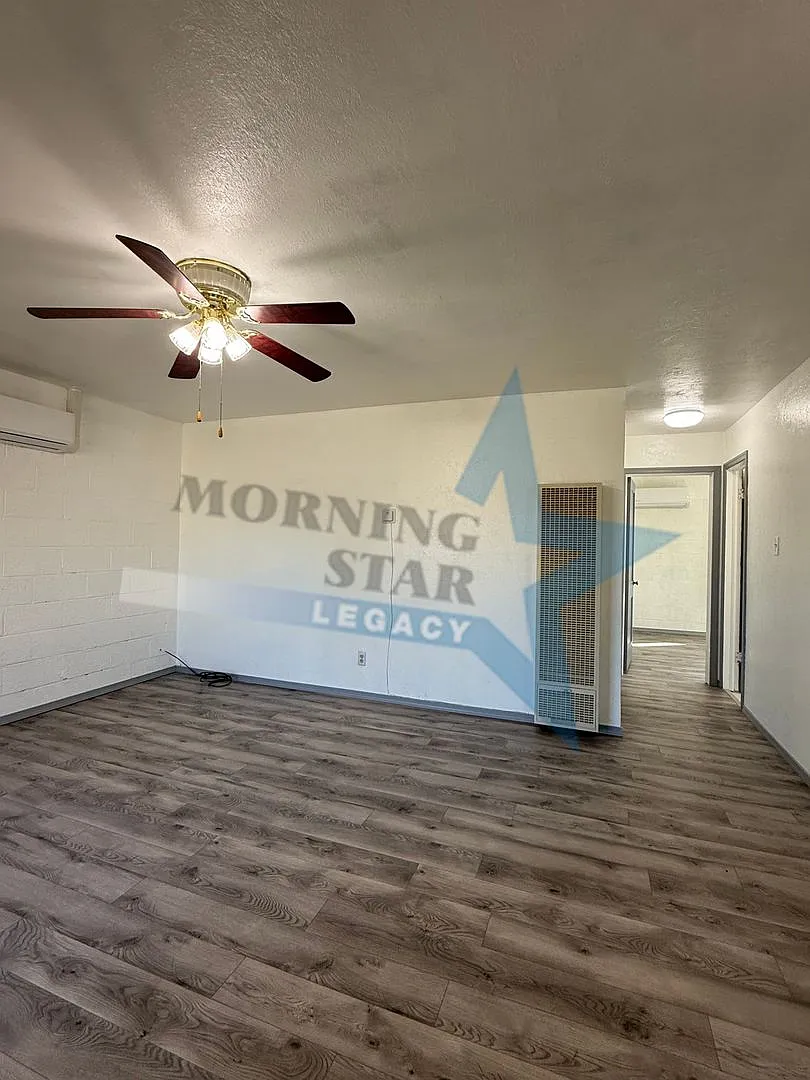 Sweet 2 Bedroom Home! Recently renovated, large yard and mini splits! — Photo 4