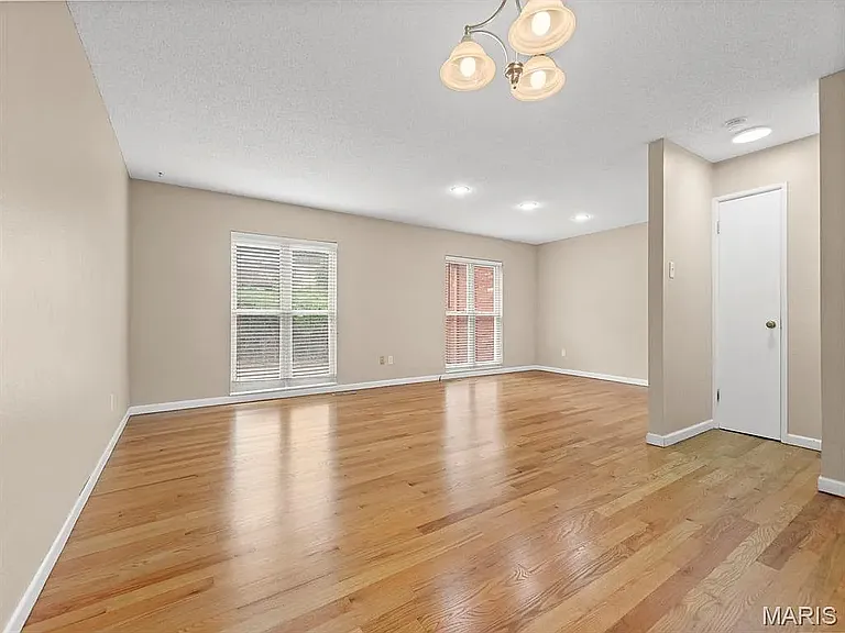 10473 Corbeil Dr — Photo 2