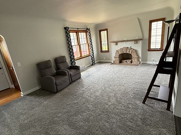 5th image of 1117 Blaine Ave
