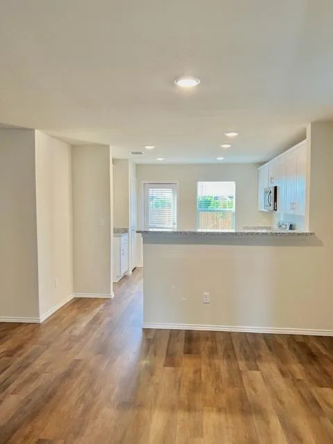 4 bed, 2029 sqft, $1,950 — Photo 4
